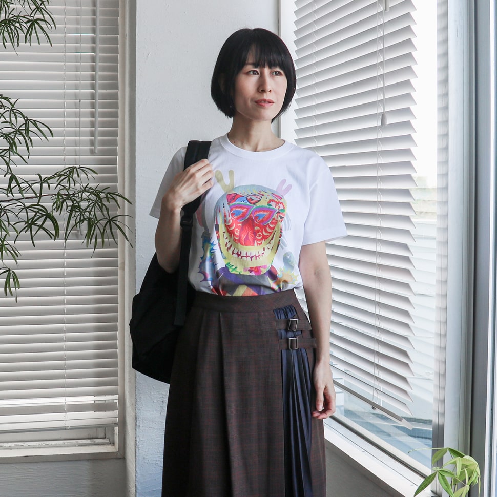 秋田人形道祖神 ナマハゲTシャツ ホワイト Sサイズ スカートスタイルの着用写真