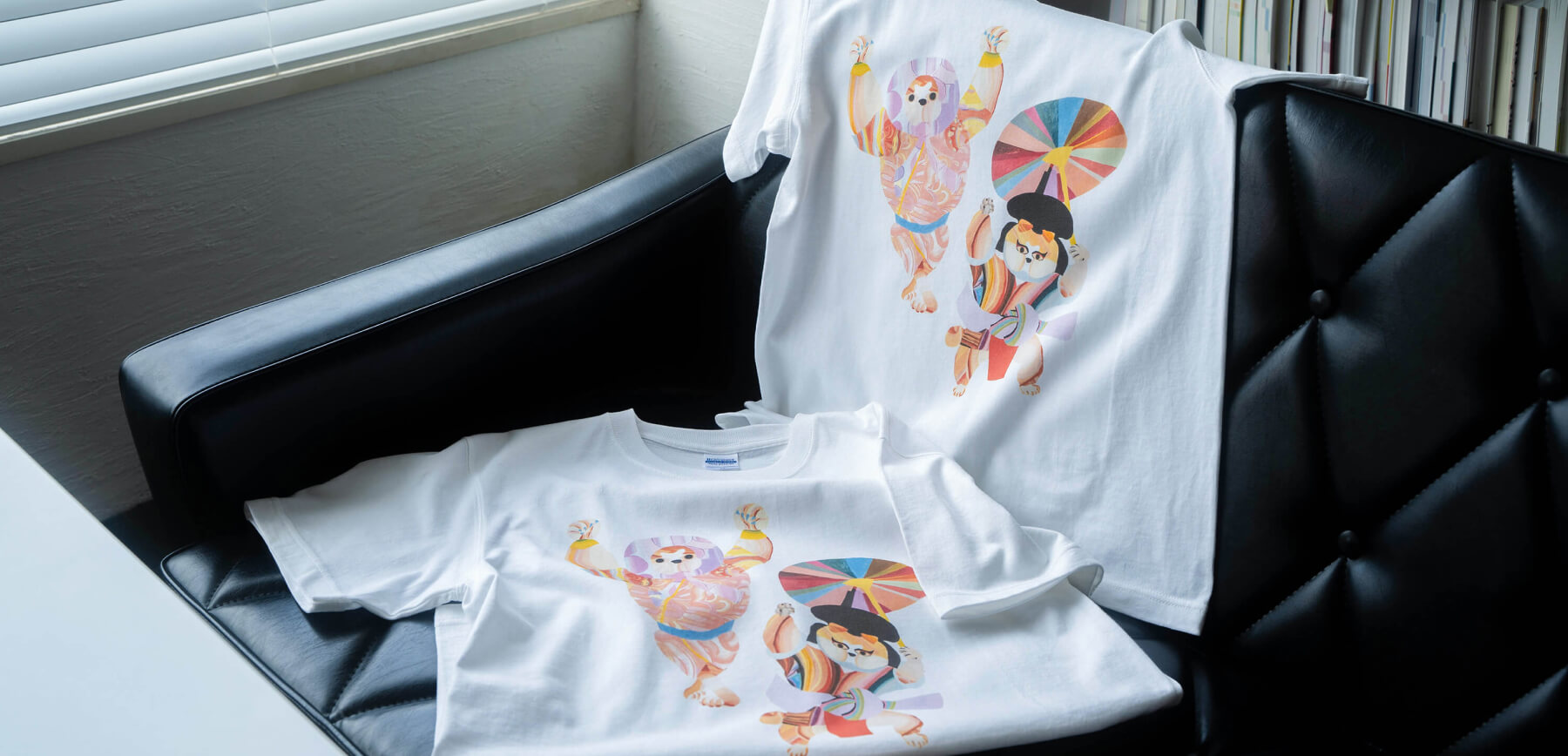 踊る秋田犬Tシャツ画像